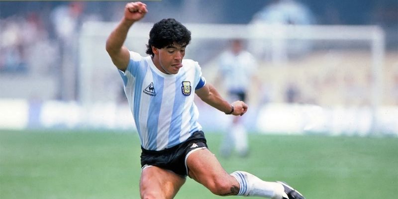 Chân sút Diego Maradona ấn tượng